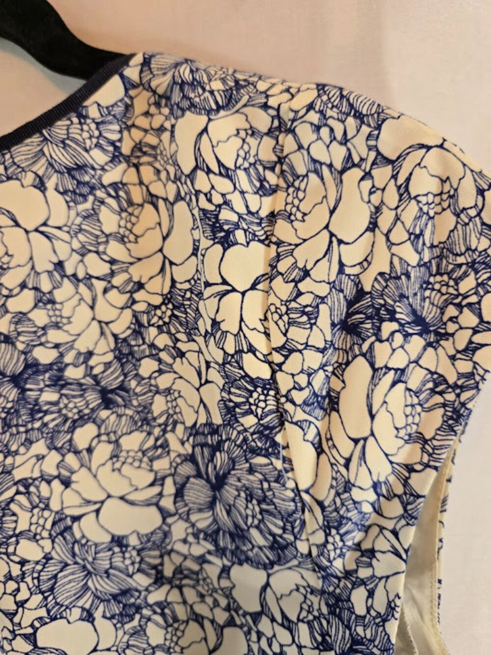 BLUE WHITE CAP SLEEVE DRESS LOFT SIZE 8 ELASTIC WAIST LIGHTWEIGHT - Picture 6 of 7